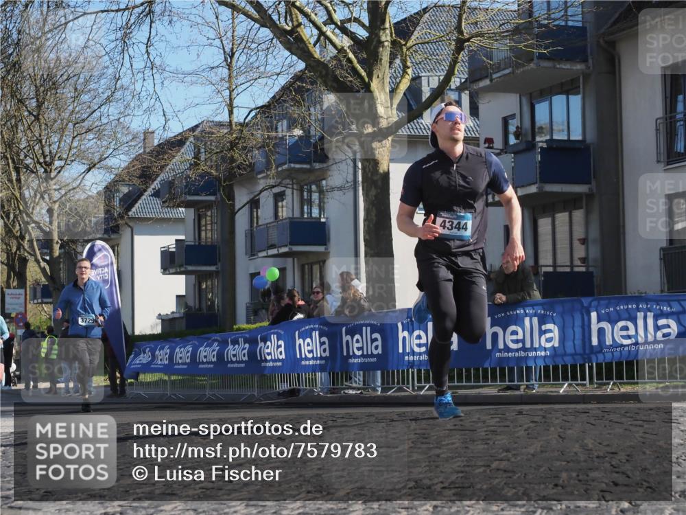 06.04.2025 - 44. Internationalen Wilhelmsburger Insellauf Luisa Fischer http://msf.ph/oto/7579783 06.04.2025 10:39:42 Ziel 3729, 4344 meine-sportfotos.de
