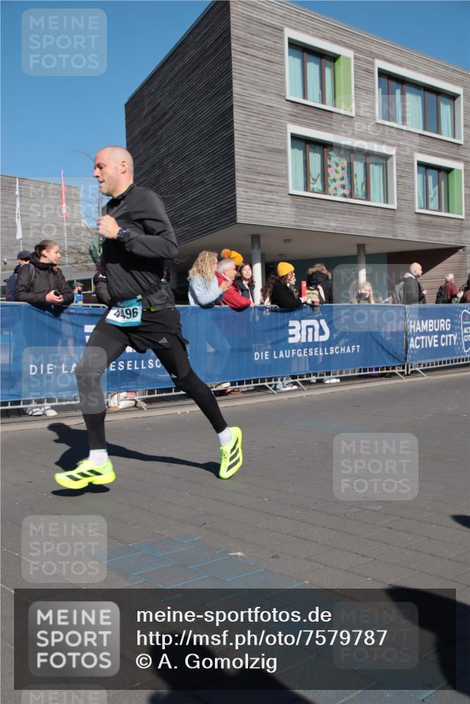 06.04.2025 - 44. Internationalen Wilhelmsburger Insellauf A. Gomolzig http://msf.ph/oto/7579787 06.04.2025 10:23:10 Ziel 4426, 4496 meine-sportfotos.de