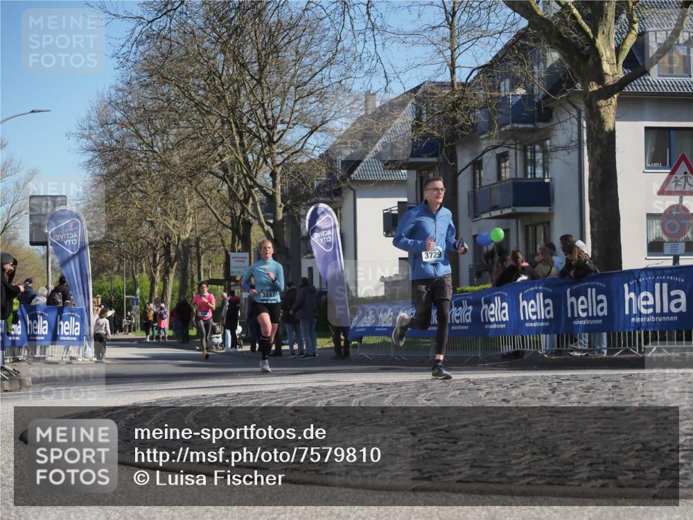 06.04.2025 - 44. Internationalen Wilhelmsburger Insellauf Luisa Fischer http://msf.ph/oto/7579810 06.04.2025 10:39:43 Ziel 3887, 3729 meine-sportfotos.de