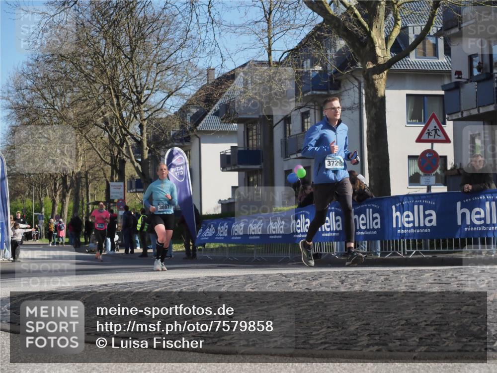 06.04.2025 - 44. Internationalen Wilhelmsburger Insellauf Luisa Fischer http://msf.ph/oto/7579858 06.04.2025 10:39:44 Ziel 3544, 3887, 3729 meine-sportfotos.de