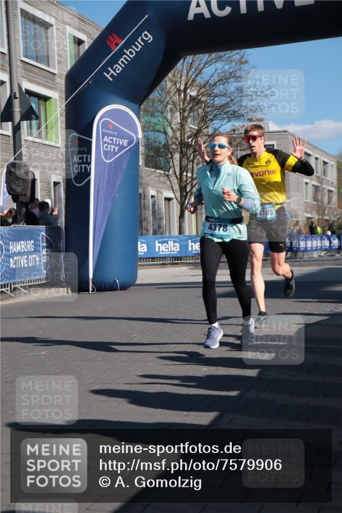 06.04.2025 - 44. Internationalen Wilhelmsburger Insellauf A. Gomolzig http://msf.ph/oto/7579906 06.04.2025 10:22:45 Ziel 3020, 3185, 3395, 4081, 4378 meine-sportfotos.de