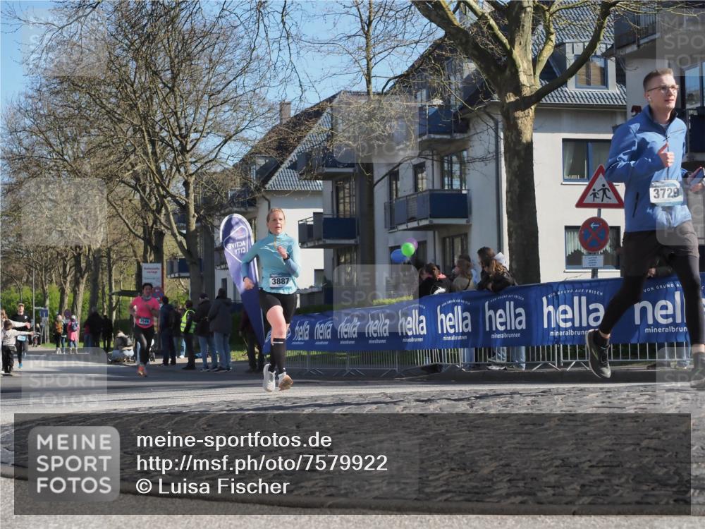 06.04.2025 - 44. Internationalen Wilhelmsburger Insellauf Luisa Fischer http://msf.ph/oto/7579922 06.04.2025 10:39:44 Ziel 3544, 3887, 3729 meine-sportfotos.de