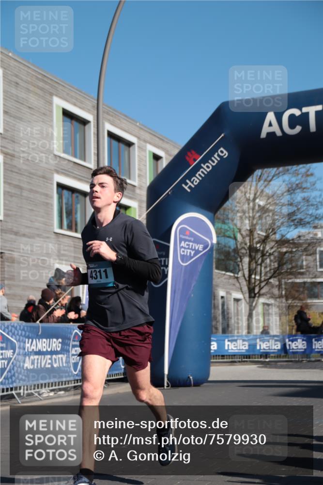 06.04.2025 - 44. Internationalen Wilhelmsburger Insellauf A. Gomolzig http://msf.ph/oto/7579930 06.04.2025 10:22:32 Ziel 3570, 4311 meine-sportfotos.de