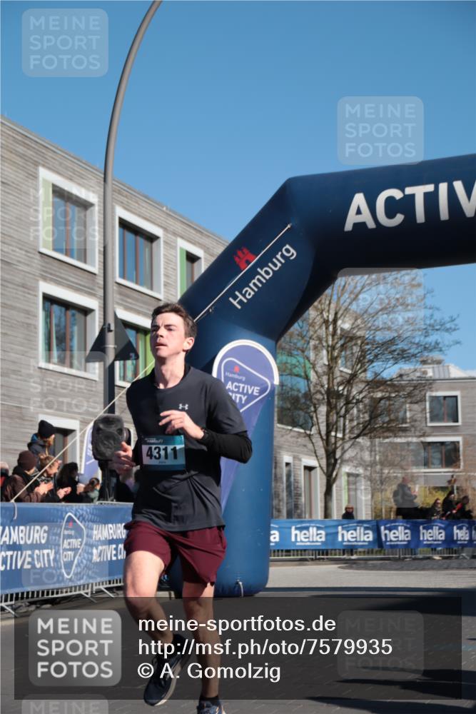 06.04.2025 - 44. Internationalen Wilhelmsburger Insellauf A. Gomolzig http://msf.ph/oto/7579935 06.04.2025 10:22:32 Ziel 3570, 4311 meine-sportfotos.de