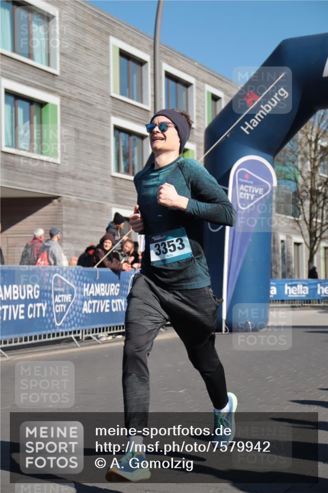 06.04.2025 - 44. Internationalen Wilhelmsburger Insellauf A. Gomolzig http://msf.ph/oto/7579942 06.04.2025 10:22:24 Ziel 3353 meine-sportfotos.de