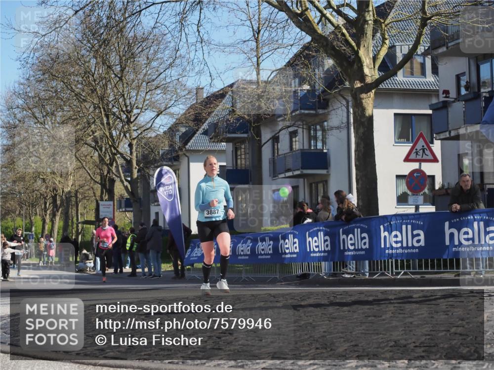 06.04.2025 - 44. Internationalen Wilhelmsburger Insellauf Luisa Fischer http://msf.ph/oto/7579946 06.04.2025 10:39:45 Ziel 3887 meine-sportfotos.de
