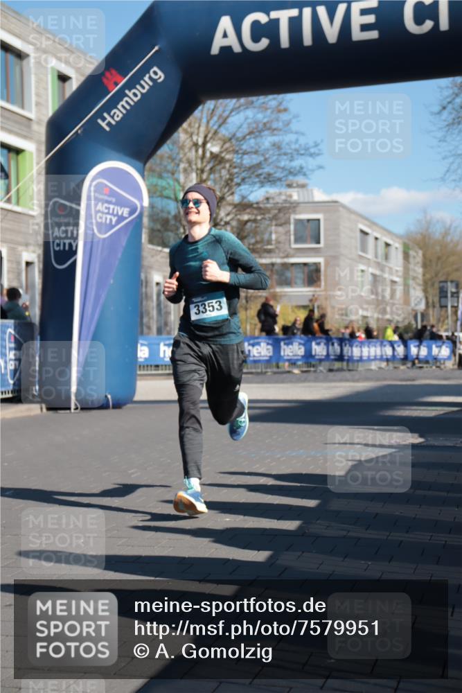 06.04.2025 - 44. Internationalen Wilhelmsburger Insellauf A. Gomolzig http://msf.ph/oto/7579951 06.04.2025 10:22:23 Ziel 3353, 3553 meine-sportfotos.de