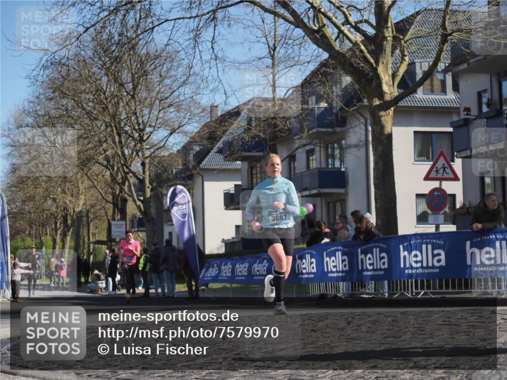 06.04.2025 - 44. Internationalen Wilhelmsburger Insellauf Luisa Fischer http://msf.ph/oto/7579970 06.04.2025 10:39:45 Ziel 3544, 13, 3887 meine-sportfotos.de