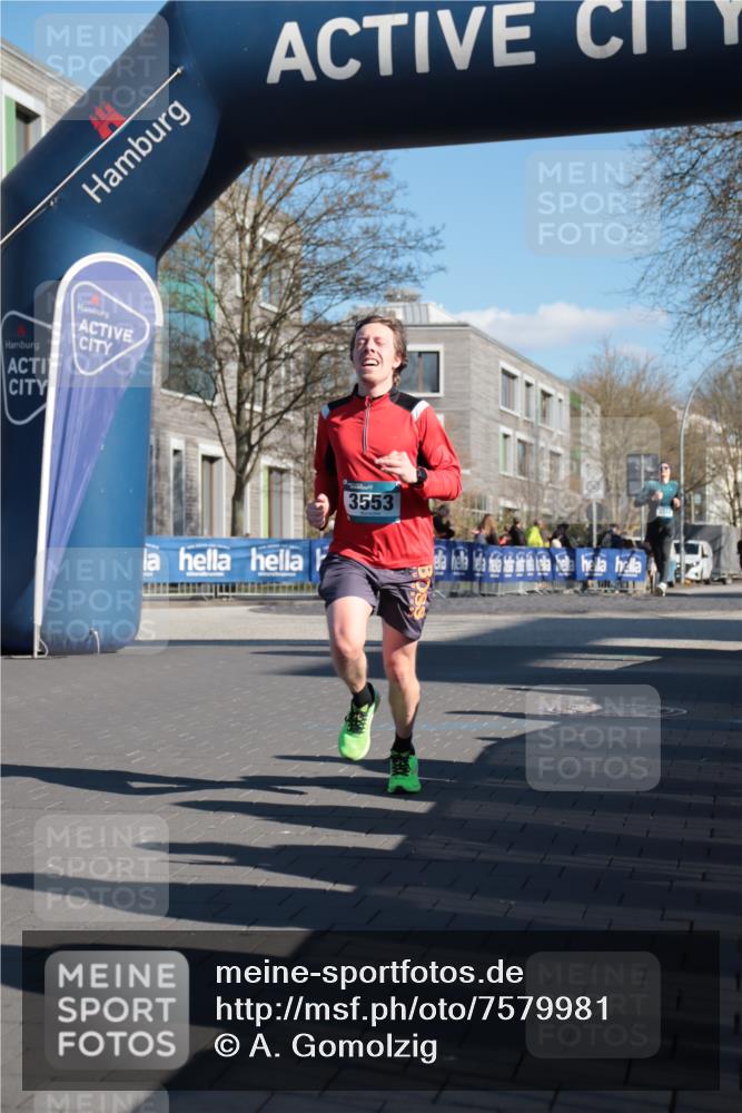 06.04.2025 - 44. Internationalen Wilhelmsburger Insellauf A. Gomolzig http://msf.ph/oto/7579981 06.04.2025 10:22:18 Ziel 3353, 3461, 3553, 4548, 4590 meine-sportfotos.de