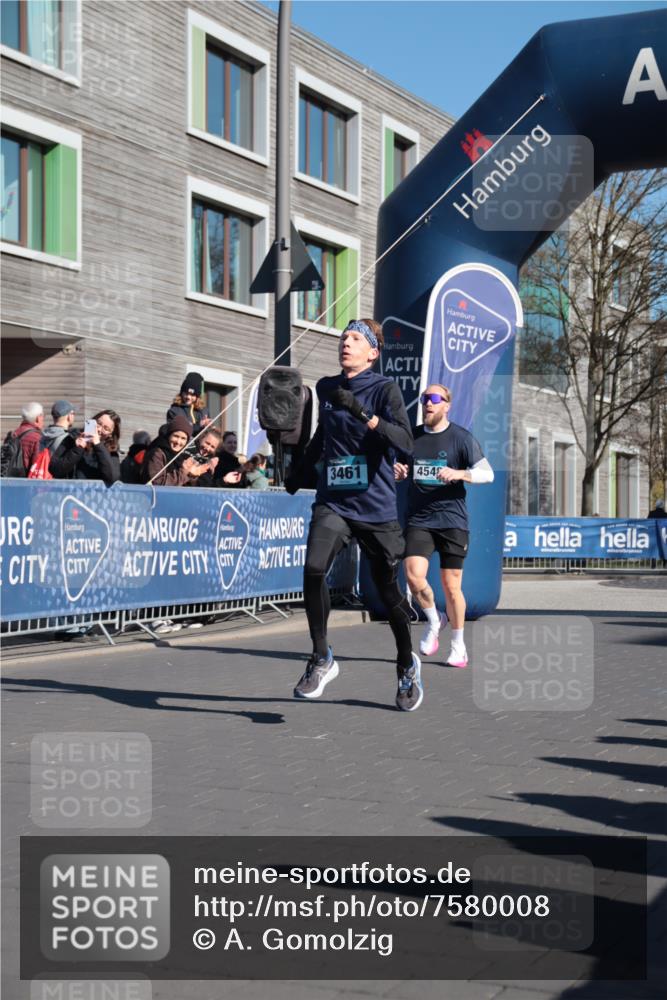 06.04.2025 - 44. Internationalen Wilhelmsburger Insellauf A. Gomolzig http://msf.ph/oto/7580008 06.04.2025 10:22:15 Ziel 3461, 3553, 4548, 4590 meine-sportfotos.de