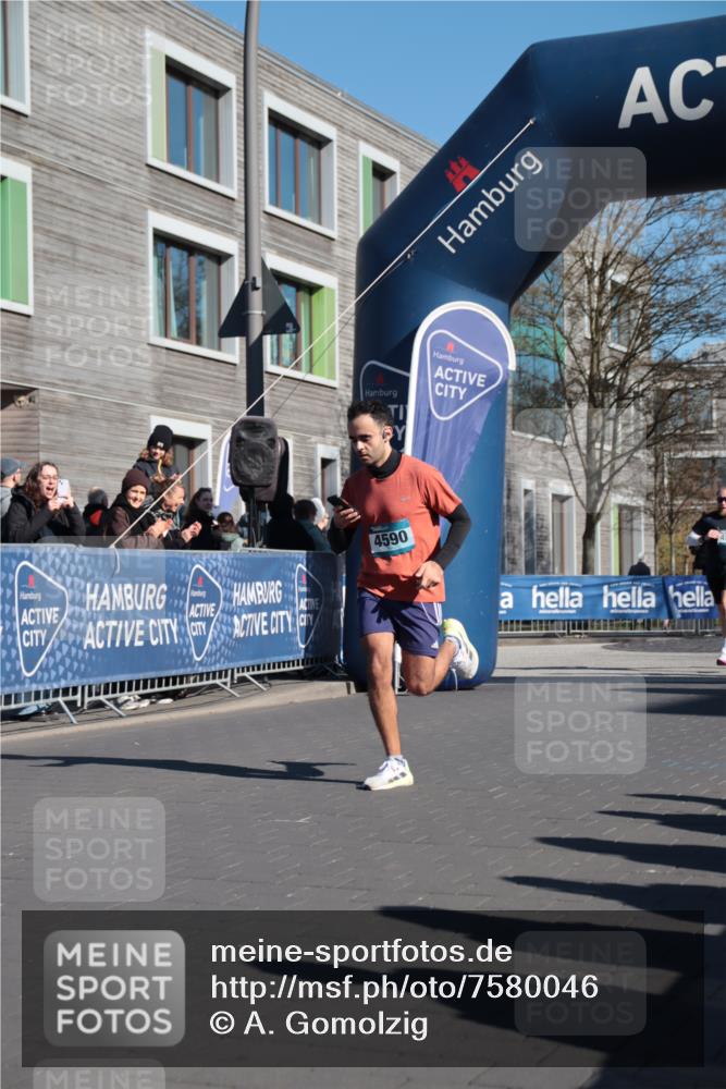 06.04.2025 - 44. Internationalen Wilhelmsburger Insellauf A. Gomolzig http://msf.ph/oto/7580046 06.04.2025 10:22:13 Ziel 3461, 3553, 4548, 4590 meine-sportfotos.de