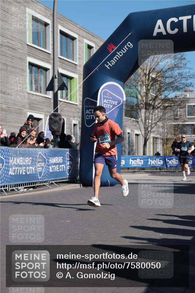06.04.2025 - 44. Internationalen Wilhelmsburger Insellauf A. Gomolzig http://msf.ph/oto/7580050 06.04.2025 10:22:13 Ziel 3461, 3553, 4548, 4590 meine-sportfotos.de