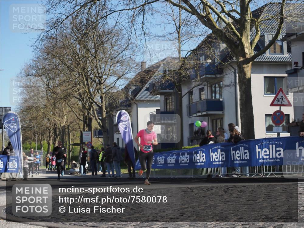 06.04.2025 - 44. Internationalen Wilhelmsburger Insellauf Luisa Fischer http://msf.ph/oto/7580078 06.04.2025 10:39:48 Ziel 13, 3544 meine-sportfotos.de
