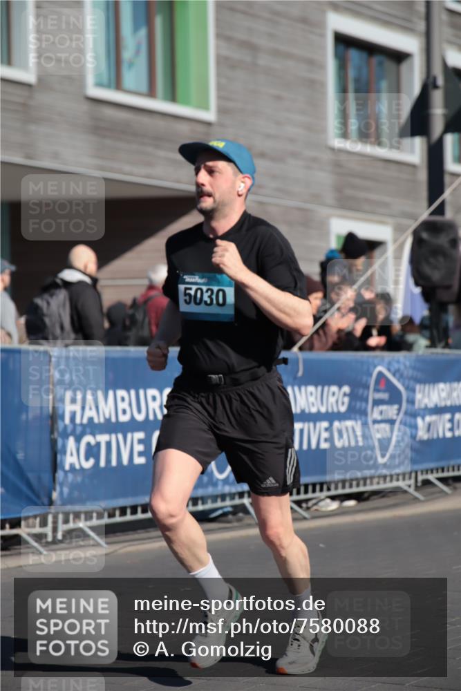 06.04.2025 - 44. Internationalen Wilhelmsburger Insellauf A. Gomolzig http://msf.ph/oto/7580088 06.04.2025 10:21:56 Ziel 3597, 4541, 5030 meine-sportfotos.de