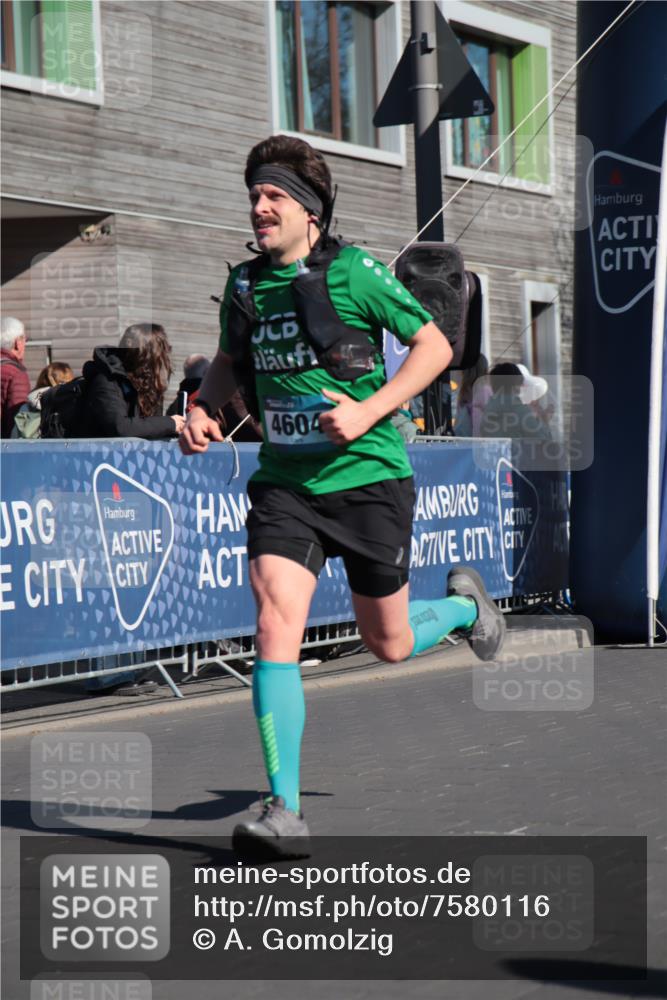 06.04.2025 - 44. Internationalen Wilhelmsburger Insellauf A. Gomolzig http://msf.ph/oto/7580116 06.04.2025 10:21:45 Ziel 4604 meine-sportfotos.de