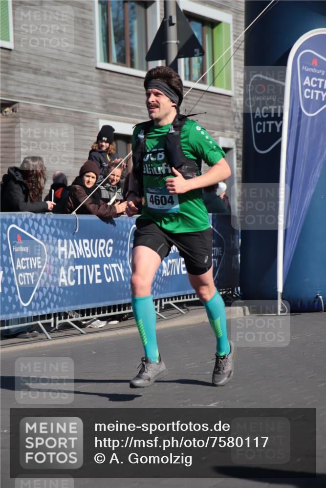 06.04.2025 - 44. Internationalen Wilhelmsburger Insellauf A. Gomolzig http://msf.ph/oto/7580117 06.04.2025 10:21:45 Ziel 4604 meine-sportfotos.de