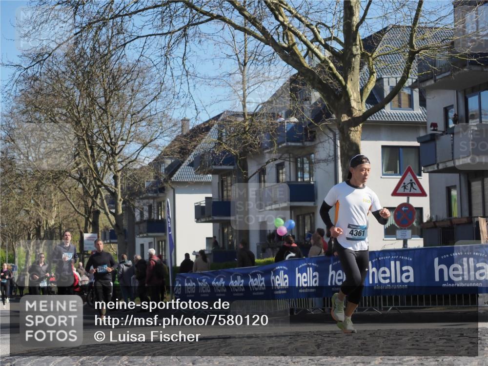 06.04.2025 - 44. Internationalen Wilhelmsburger Insellauf Luisa Fischer http://msf.ph/oto/7580120 06.04.2025 10:45:00 Ziel 2992, 399, 4361 meine-sportfotos.de