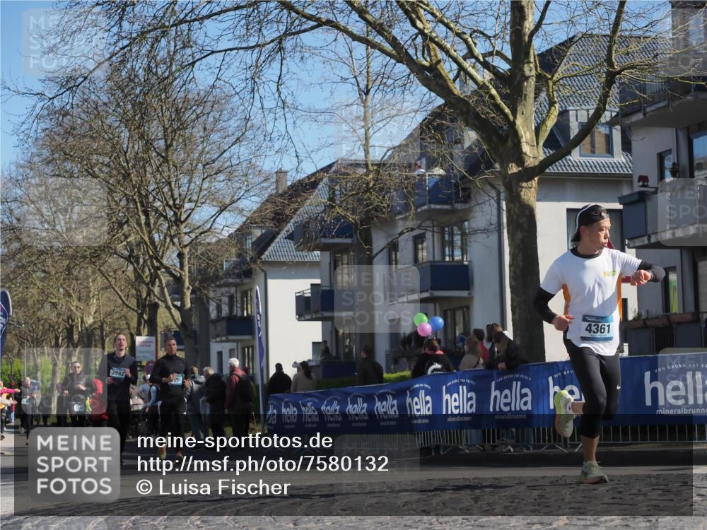 06.04.2025 - 44. Internationalen Wilhelmsburger Insellauf Luisa Fischer http://msf.ph/oto/7580132 06.04.2025 10:45:00 Ziel 3992, 91, 4361 meine-sportfotos.de