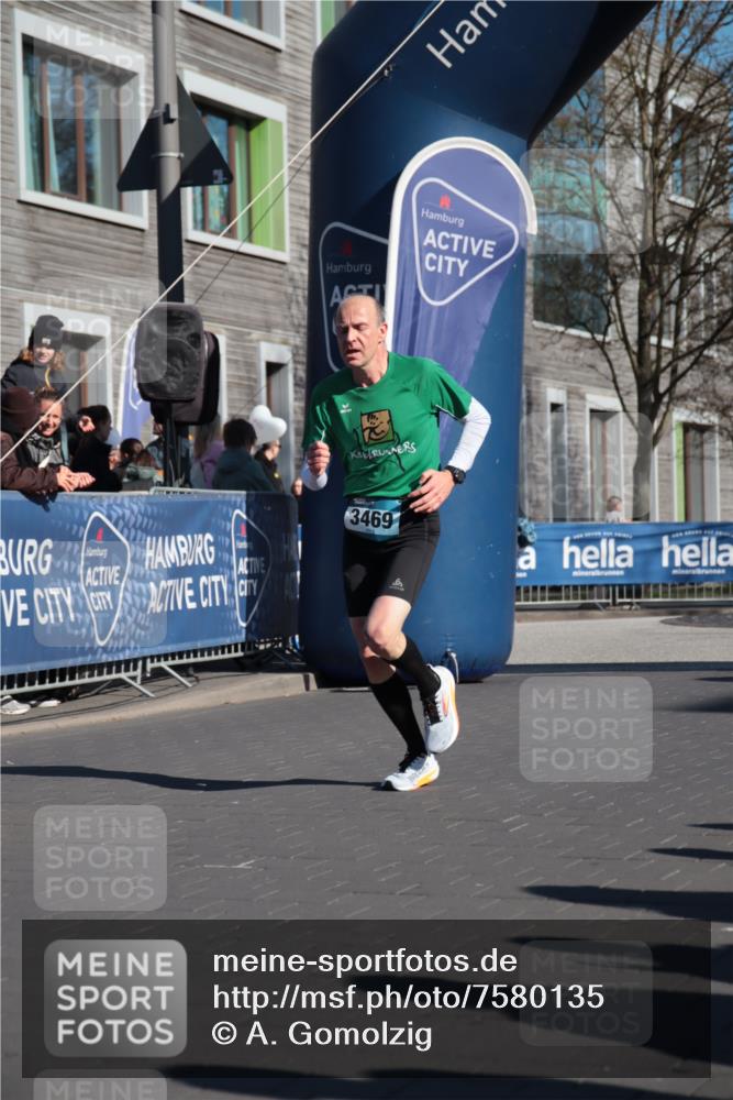 06.04.2025 - 44. Internationalen Wilhelmsburger Insellauf A. Gomolzig http://msf.ph/oto/7580135 06.04.2025 10:21:32 Ziel 3469, 3572, 3598 meine-sportfotos.de