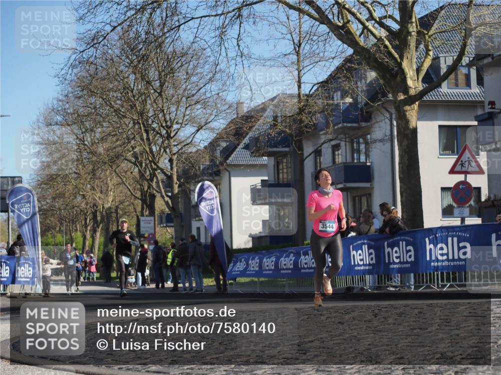 06.04.2025 - 44. Internationalen Wilhelmsburger Insellauf Luisa Fischer http://msf.ph/oto/7580140 06.04.2025 10:39:49 Ziel 3, 3544 meine-sportfotos.de