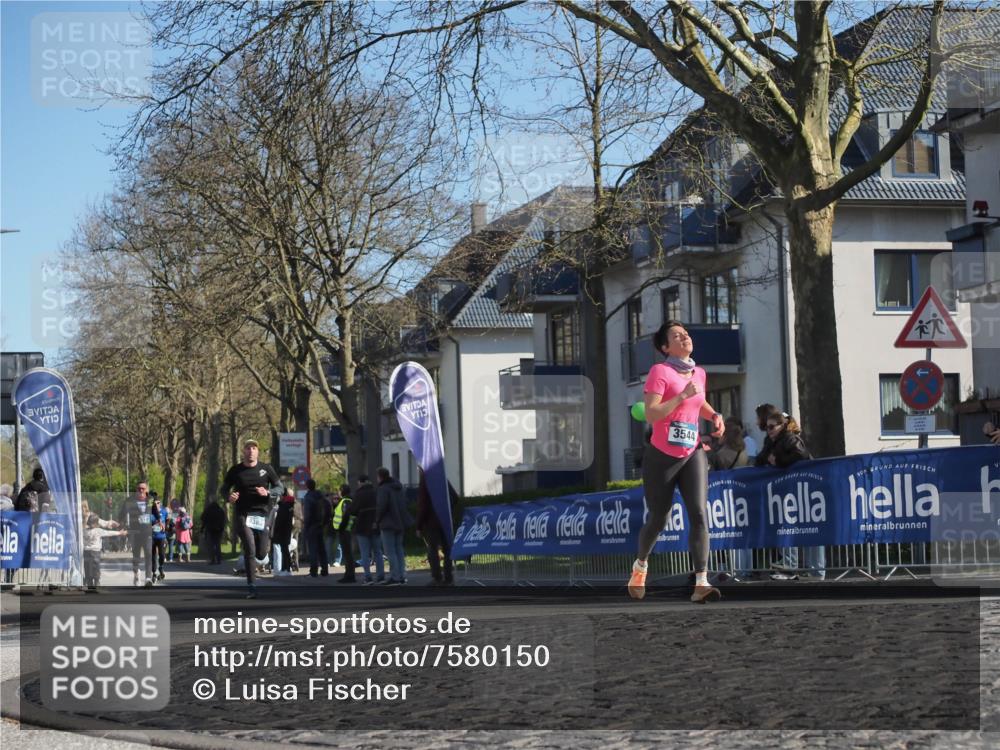 06.04.2025 - 44. Internationalen Wilhelmsburger Insellauf Luisa Fischer http://msf.ph/oto/7580150 06.04.2025 10:39:49 Ziel 438, 3544 meine-sportfotos.de