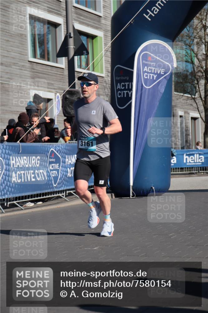 06.04.2025 - 44. Internationalen Wilhelmsburger Insellauf A. Gomolzig http://msf.ph/oto/7580154 06.04.2025 10:21:22 Ziel 3161, 3572 meine-sportfotos.de