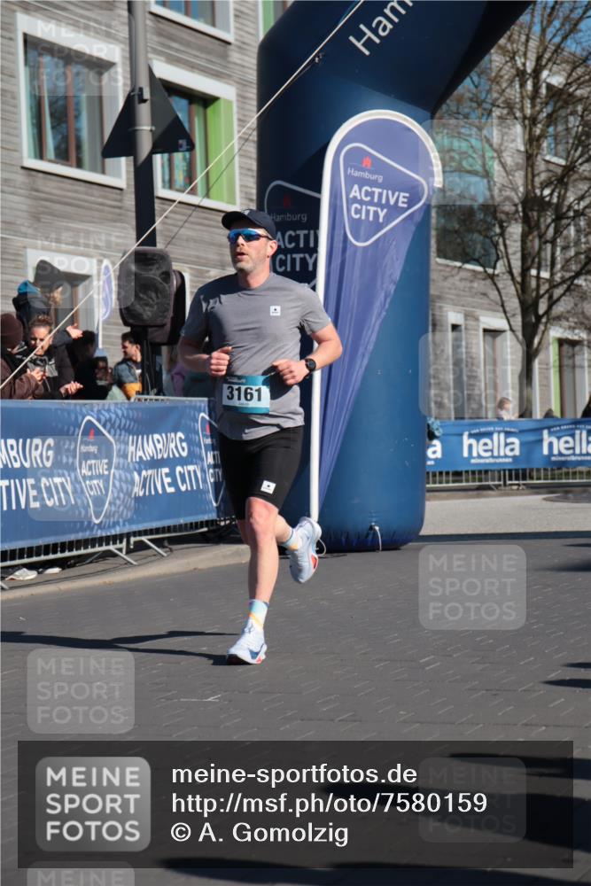 06.04.2025 - 44. Internationalen Wilhelmsburger Insellauf A. Gomolzig http://msf.ph/oto/7580159 06.04.2025 10:21:22 Ziel 3161, 3572 meine-sportfotos.de