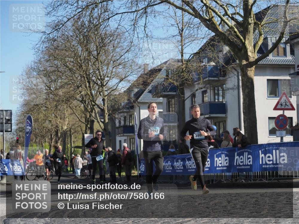06.04.2025 - 44. Internationalen Wilhelmsburger Insellauf Luisa Fischer http://msf.ph/oto/7580166 06.04.2025 10:45:03 Ziel 4340, 3992, 399 meine-sportfotos.de