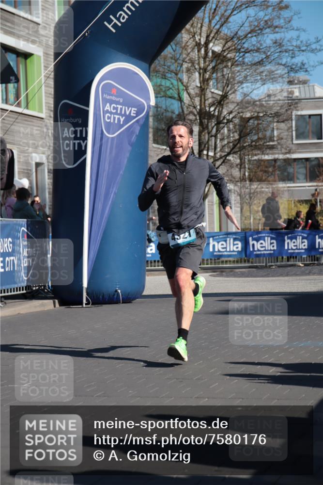 06.04.2025 - 44. Internationalen Wilhelmsburger Insellauf A. Gomolzig http://msf.ph/oto/7580176 06.04.2025 10:21:17 Ziel 3161, 4321 meine-sportfotos.de