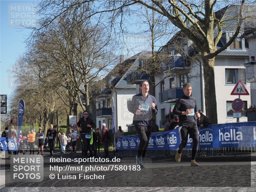 06.04.2025 - 44. Internationalen Wilhelmsburger Insellauf Luisa Fischer http://msf.ph/oto/7580183 06.04.2025 10:45:03 Ziel 3992, 4601, 4340 meine-sportfotos.de
