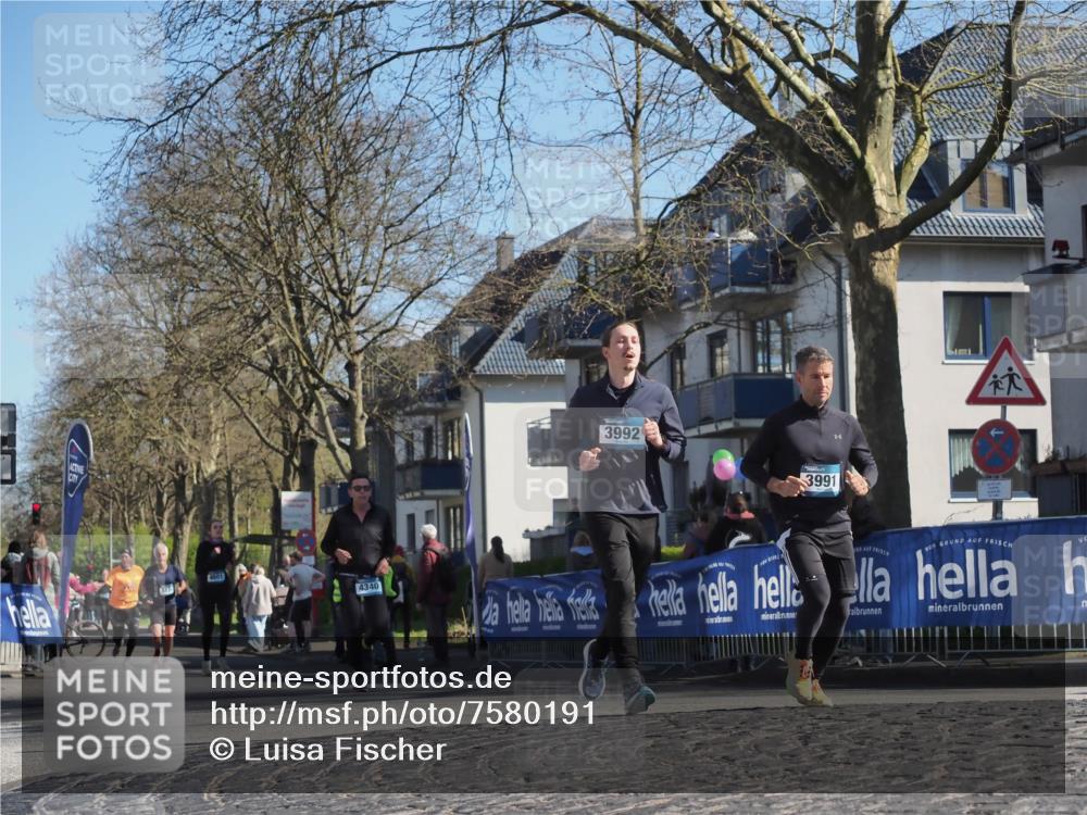 06.04.2025 - 44. Internationalen Wilhelmsburger Insellauf Luisa Fischer http://msf.ph/oto/7580191 06.04.2025 10:45:03 Ziel 4601, 4340, 3992, 3991 meine-sportfotos.de