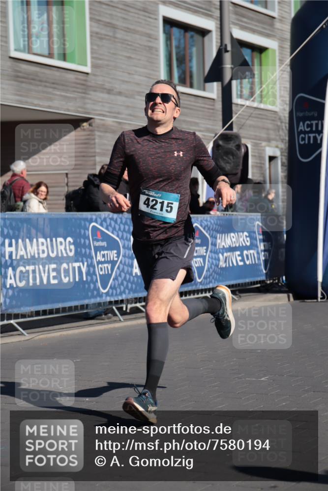 06.04.2025 - 44. Internationalen Wilhelmsburger Insellauf A. Gomolzig http://msf.ph/oto/7580194 06.04.2025 10:20:57 Ziel 4018, 4215 meine-sportfotos.de