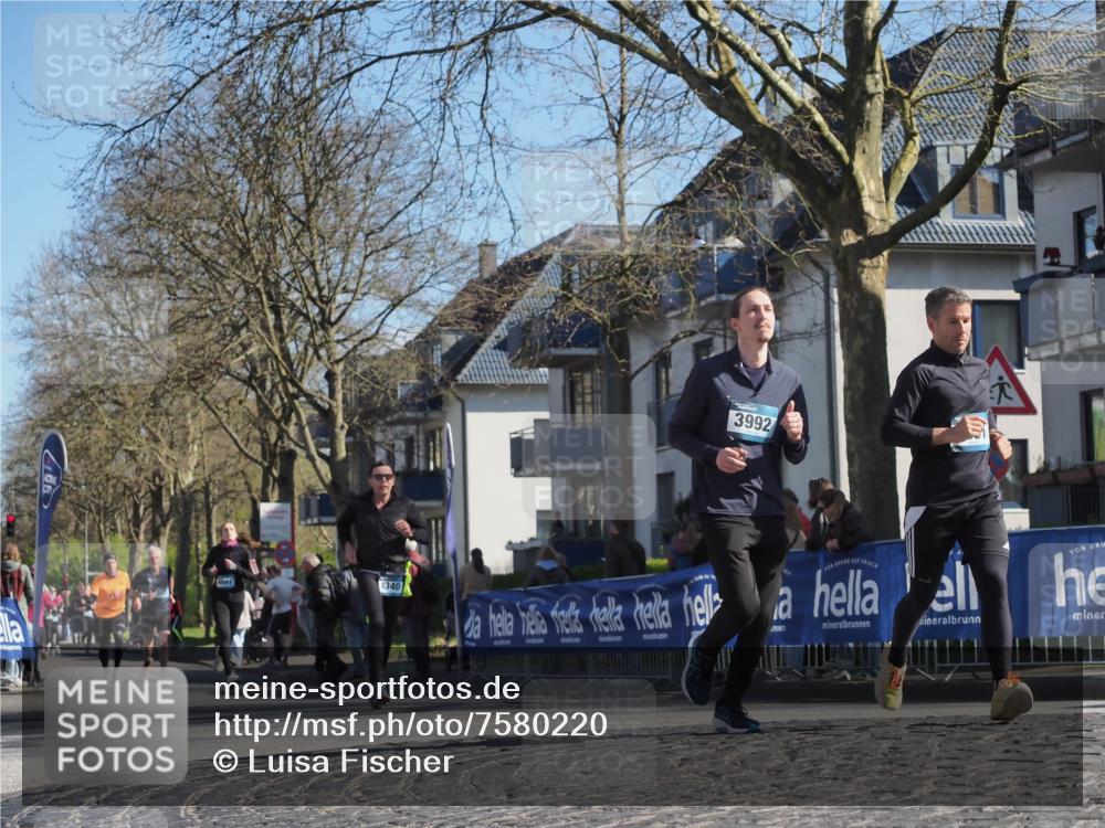 06.04.2025 - 44. Internationalen Wilhelmsburger Insellauf Luisa Fischer http://msf.ph/oto/7580220 06.04.2025 10:45:04 Ziel 3992, 4601, 4340 meine-sportfotos.de