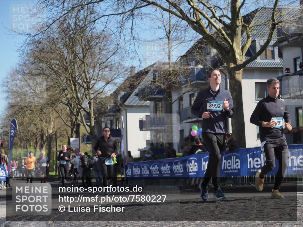 06.04.2025 - 44. Internationalen Wilhelmsburger Insellauf Luisa Fischer http://msf.ph/oto/7580227 06.04.2025 10:45:04 Ziel 3992, 91, 4340 meine-sportfotos.de