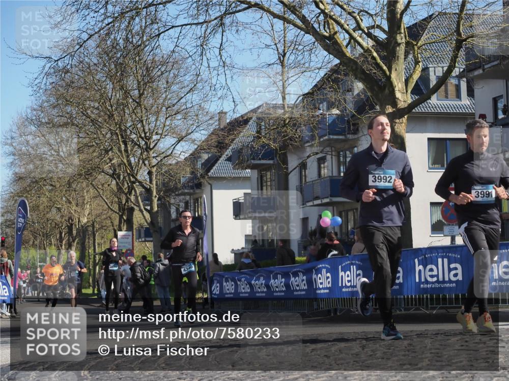 06.04.2025 - 44. Internationalen Wilhelmsburger Insellauf Luisa Fischer http://msf.ph/oto/7580233 06.04.2025 10:45:04 Ziel 517, 4601, 4340, 3992, 3991 meine-sportfotos.de