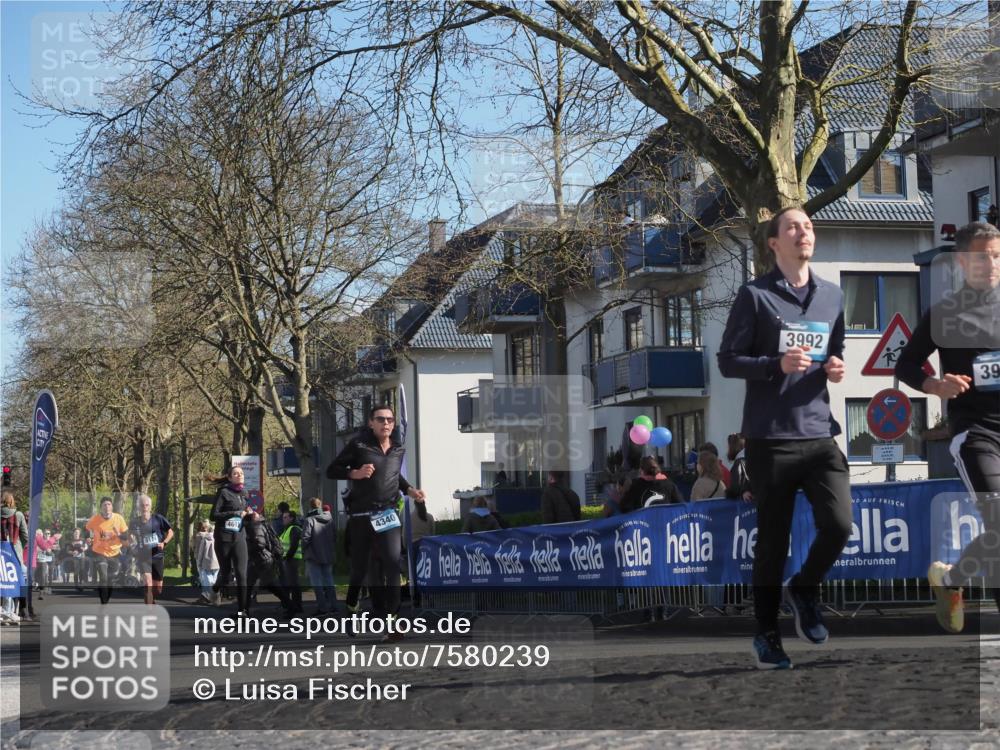 06.04.2025 - 44. Internationalen Wilhelmsburger Insellauf Luisa Fischer http://msf.ph/oto/7580239 06.04.2025 10:45:04 Ziel 5174, 4601, 4340, 3992, 39 meine-sportfotos.de