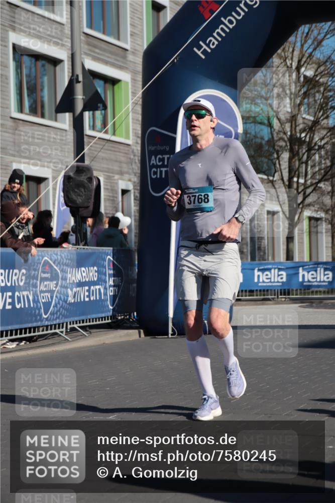 06.04.2025 - 44. Internationalen Wilhelmsburger Insellauf A. Gomolzig http://msf.ph/oto/7580245 06.04.2025 10:20:43 Ziel 3062, 3609, 3768 meine-sportfotos.de