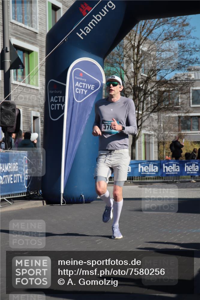 06.04.2025 - 44. Internationalen Wilhelmsburger Insellauf A. Gomolzig http://msf.ph/oto/7580256 06.04.2025 10:20:42 Ziel 3062, 3609, 3768 meine-sportfotos.de