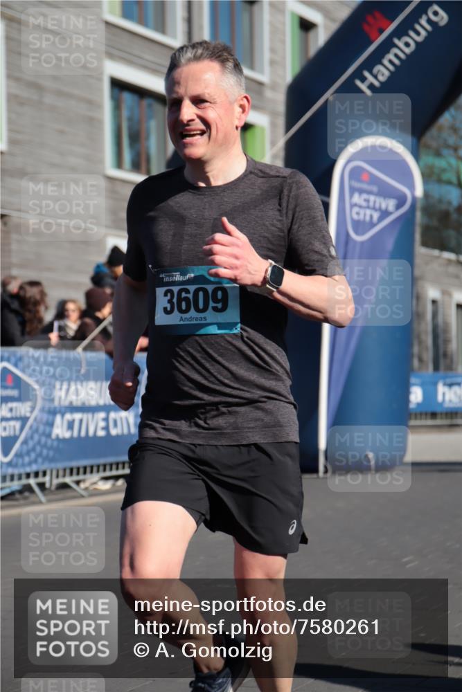 06.04.2025 - 44. Internationalen Wilhelmsburger Insellauf A. Gomolzig http://msf.ph/oto/7580261 06.04.2025 10:20:41 Ziel 3062, 3609, 3768, 3864 meine-sportfotos.de