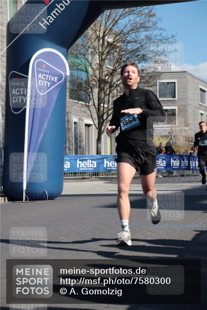 06.04.2025 - 44. Internationalen Wilhelmsburger Insellauf A. Gomolzig http://msf.ph/oto/7580300 06.04.2025 10:20:36 Ziel 3062, 3609, 3768, 3864 meine-sportfotos.de