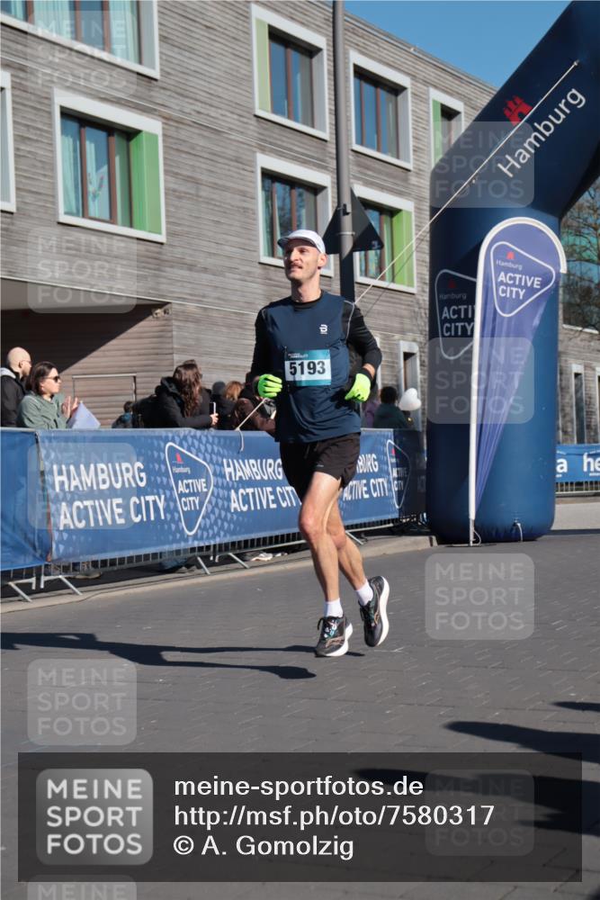 06.04.2025 - 44. Internationalen Wilhelmsburger Insellauf A. Gomolzig http://msf.ph/oto/7580317 06.04.2025 10:20:24 Ziel 4525, 5193 meine-sportfotos.de