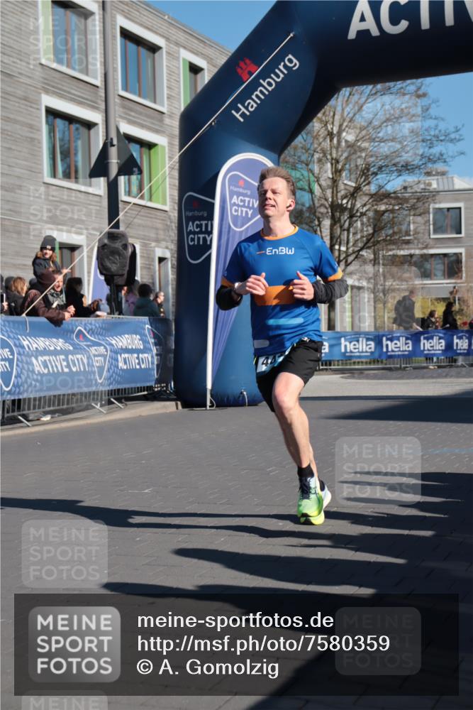 06.04.2025 - 44. Internationalen Wilhelmsburger Insellauf A. Gomolzig http://msf.ph/oto/7580359 06.04.2025 10:20:10 Ziel 3416, 4416 meine-sportfotos.de