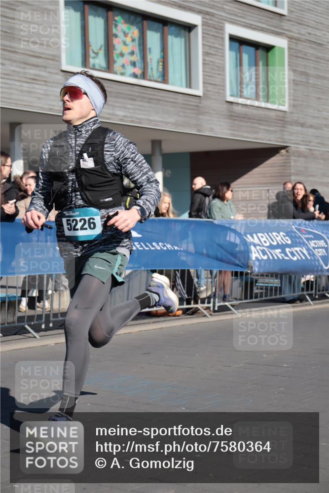06.04.2025 - 44. Internationalen Wilhelmsburger Insellauf A. Gomolzig http://msf.ph/oto/7580364 06.04.2025 10:20:00 Ziel 5226 meine-sportfotos.de