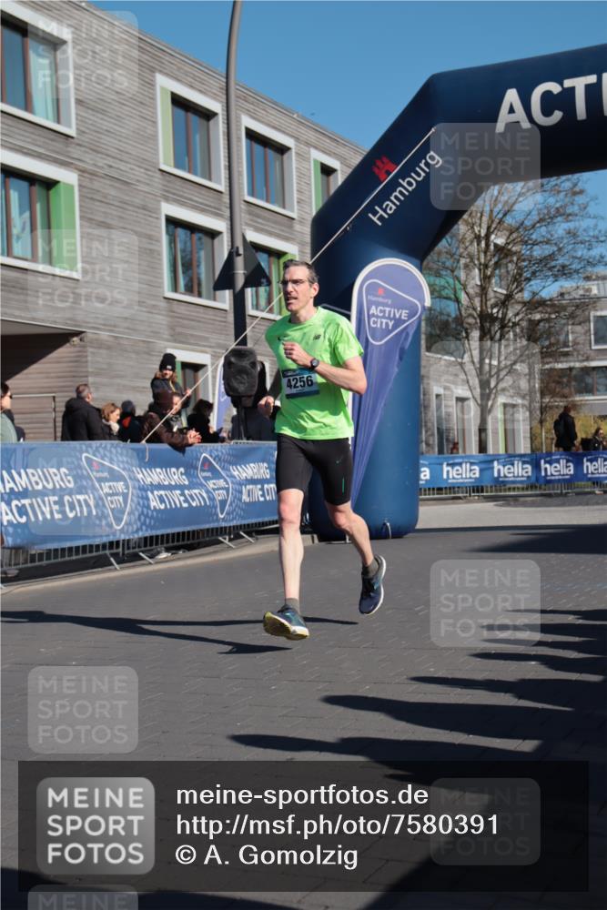 06.04.2025 - 44. Internationalen Wilhelmsburger Insellauf A. Gomolzig http://msf.ph/oto/7580391 06.04.2025 10:19:39 Ziel 4256 meine-sportfotos.de