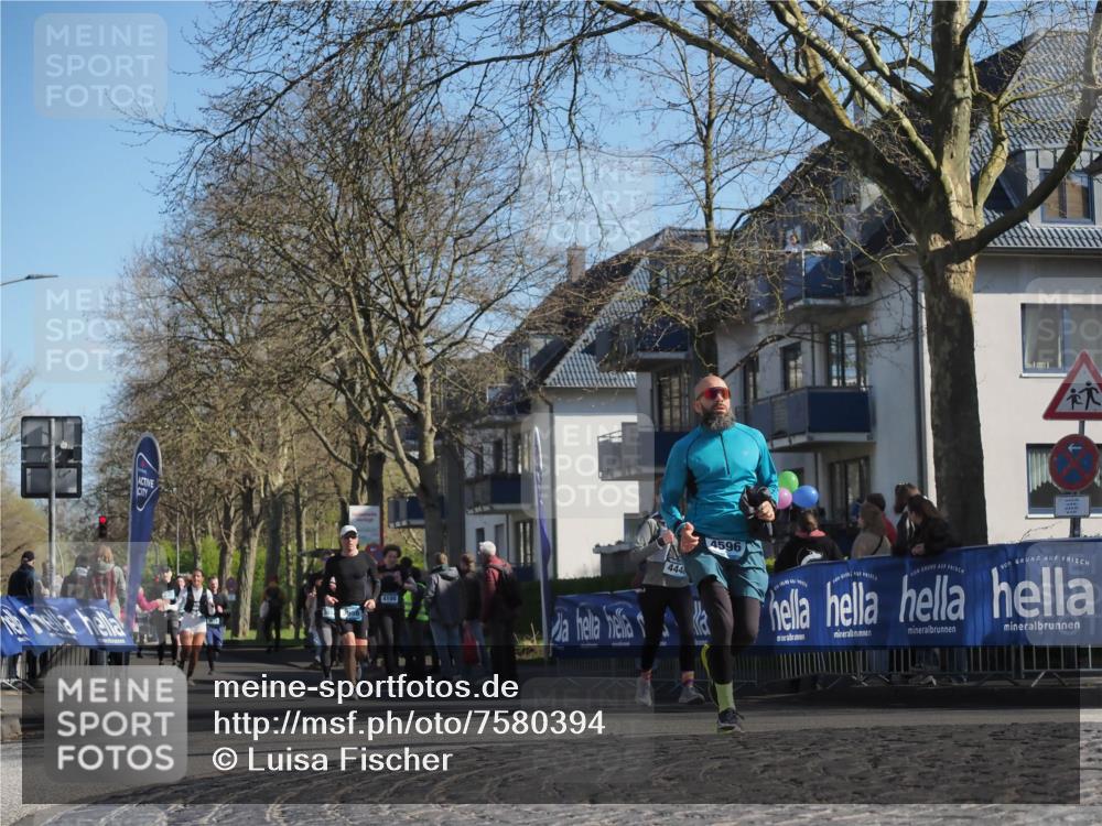 06.04.2025 - 44. Internationalen Wilhelmsburger Insellauf Luisa Fischer http://msf.ph/oto/7580394 06.04.2025 10:45:14 Ziel 4100, 444, 4596 meine-sportfotos.de