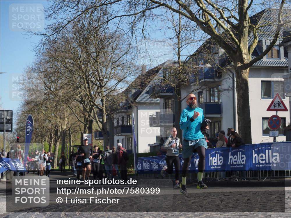 06.04.2025 - 44. Internationalen Wilhelmsburger Insellauf Luisa Fischer http://msf.ph/oto/7580399 06.04.2025 10:45:14 Ziel 3052, 4448, 4596 meine-sportfotos.de