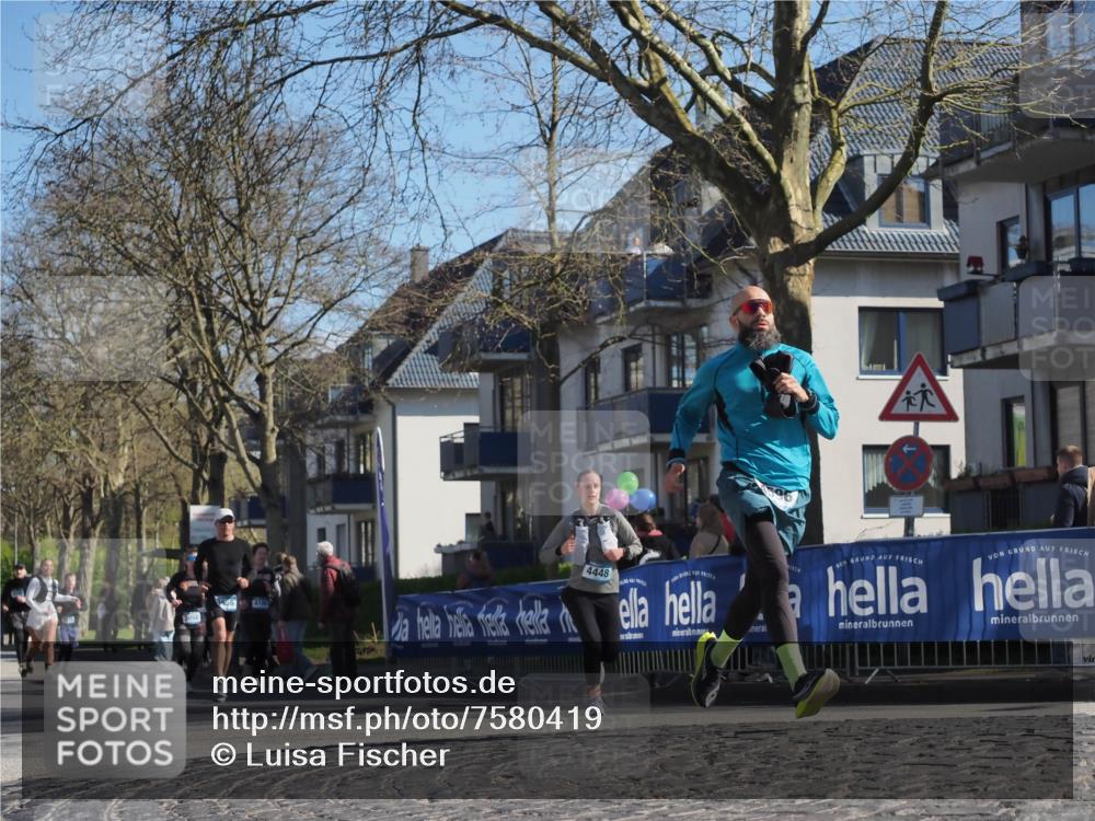 06.04.2025 - 44. Internationalen Wilhelmsburger Insellauf Luisa Fischer http://msf.ph/oto/7580419 06.04.2025 10:45:14 Ziel 9456, 410, 4448 meine-sportfotos.de