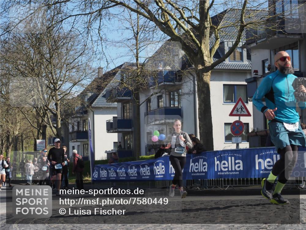 06.04.2025 - 44. Internationalen Wilhelmsburger Insellauf Luisa Fischer http://msf.ph/oto/7580449 06.04.2025 10:45:15 Ziel 3956, 4448, 4596 meine-sportfotos.de