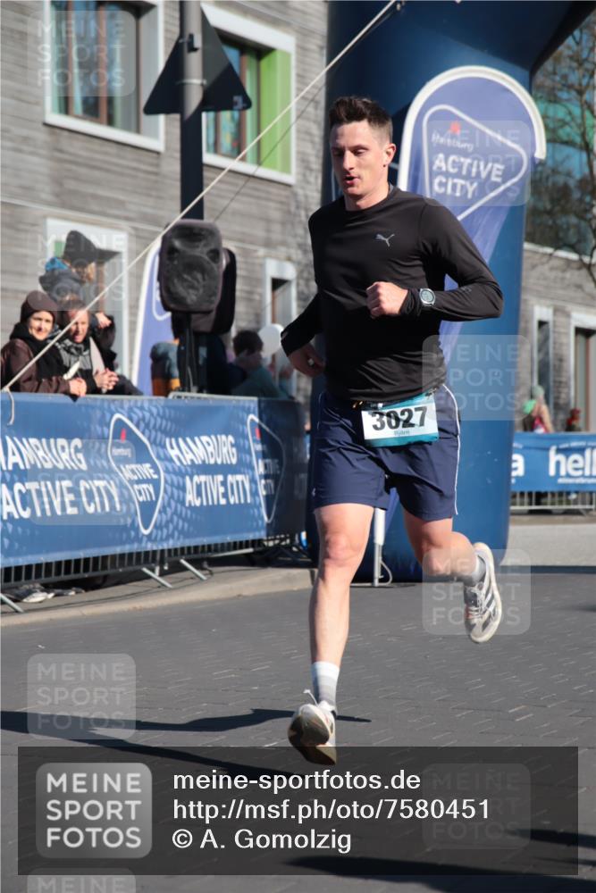 06.04.2025 - 44. Internationalen Wilhelmsburger Insellauf A. Gomolzig http://msf.ph/oto/7580451 06.04.2025 10:19:07 Ziel 3027, 3103 meine-sportfotos.de