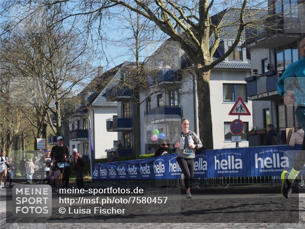 06.04.2025 - 44. Internationalen Wilhelmsburger Insellauf Luisa Fischer http://msf.ph/oto/7580457 06.04.2025 10:45:15 Ziel 4448, 3052, 3956, 4100 meine-sportfotos.de